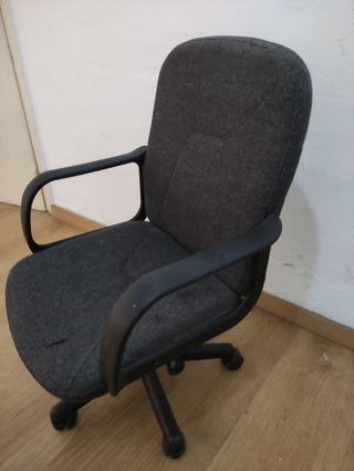 Silla de oficina con ruedas