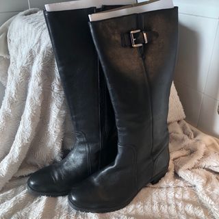 Botas altas negras con hebilla