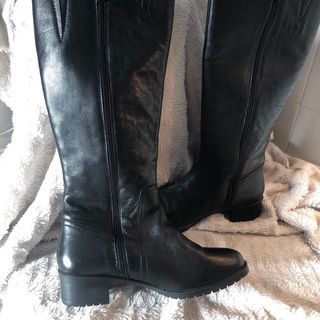 Botas altas negras con hebilla