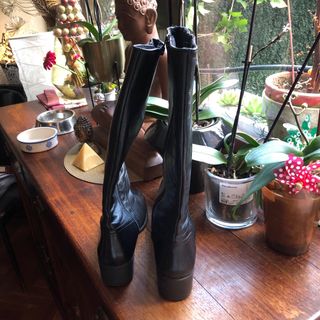 Botas altas negras con hebilla