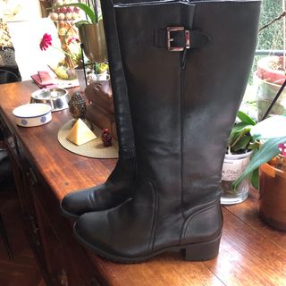 Botas altas negras con hebilla