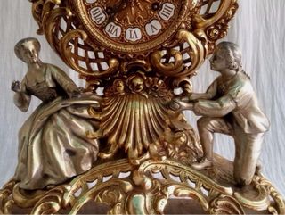 Reloj de sobremesa dorado antiguo