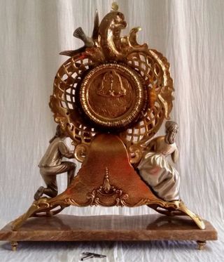 Reloj de sobremesa dorado antiguo