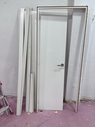 Puerta madera lacada blanca