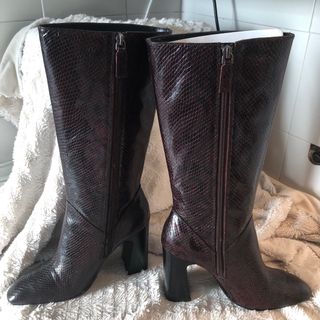 Botas altas efecto piel serpiente