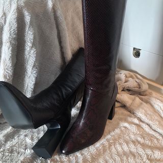 Botas altas efecto piel serpiente