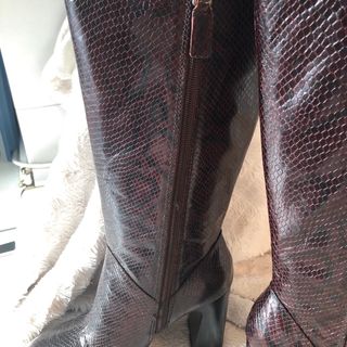 Botas altas efecto piel serpiente