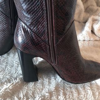 Botas altas efecto piel serpiente