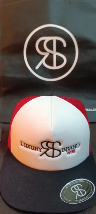 Gorra SR Lujo Negra y Blanca,