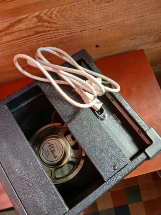 Amplificador Axtech VM 106 Guitarra 15W