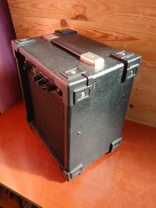 Amplificador Axtech VM 106 Guitarra 15W