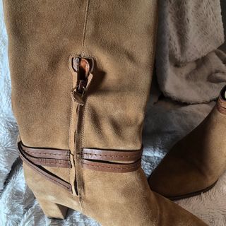 Rebajadas Botas altas de ante color camel