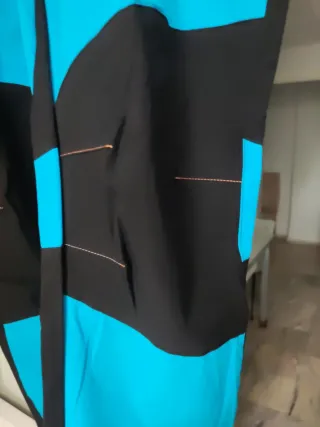 Pantalón de montaña azul y negro