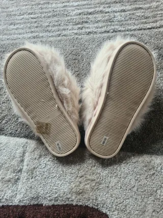 Pantofole pelose morbide  beige chiaro