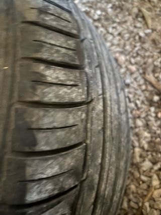 Se vende 2 neumaticos para llanta 18