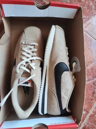 Nike Cortez Beige y Negro