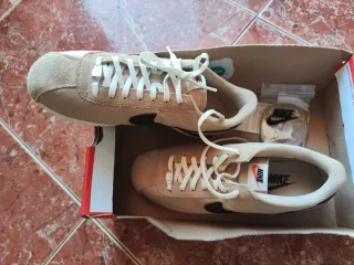 Nike Cortez Beige y Negro
