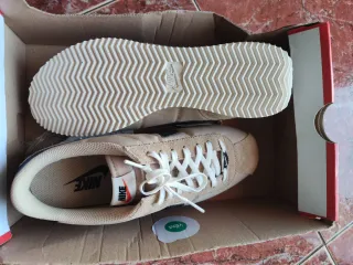 Nike Cortez Beige y Negro