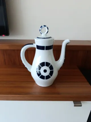 Jarra de café de porcelana azul y blanca