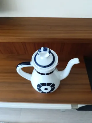 Jarra de café de porcelana azul y blanca