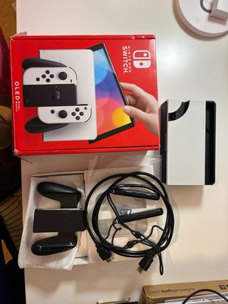 Nintendo Switch OLED Blanca + Cargador