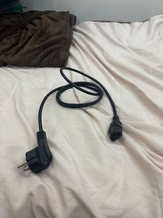 Monitor Asus Negro con Cable de alimentación