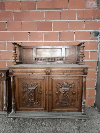 Mueble antiguo tallado