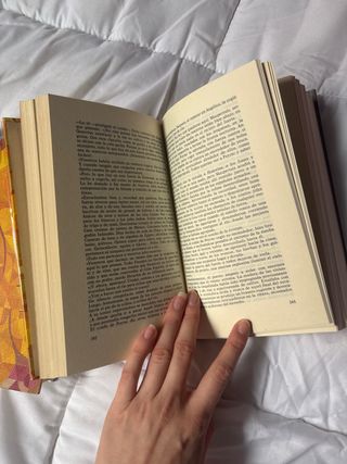 Dos libros de la saga Angélica