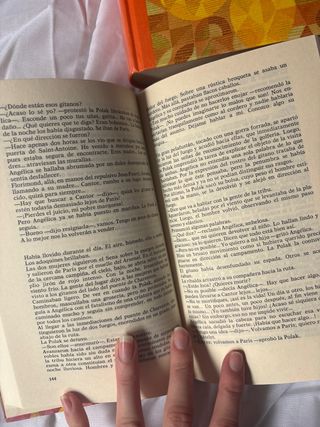 Dos libros de la saga Angélica