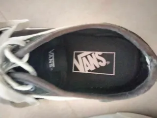 Tenis Vans Negros y Blancos