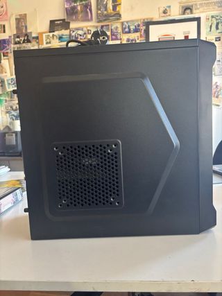 Ordenador de sobremesa negro