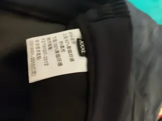 Pantalón de montaña azul y negro