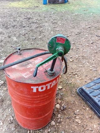 Bidón 200L con bomba manual Total