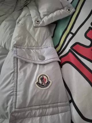 Abrigo corto Moncler gris claro