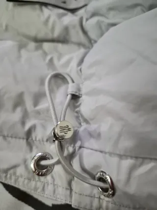 Abrigo corto Moncler gris claro