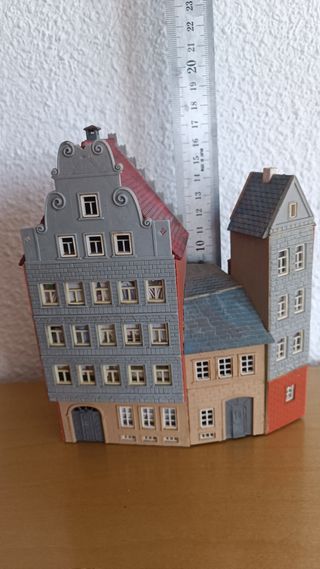 Trenes H0.Casa múltiple H0 Iluminada. Ambientación