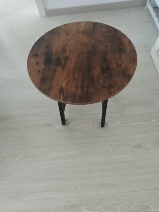 Mesita auxiliar redonda con ruedas