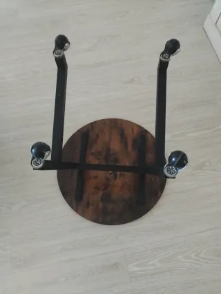 Mesita auxiliar redonda con ruedas