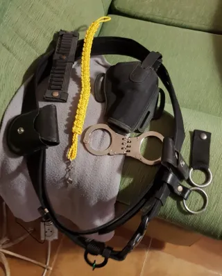 Kit seguridad privada:grilletes,funda,cinturón etc