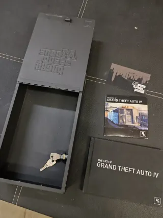 Caja Fuerte GTA V PS3 + Artbook + Juego