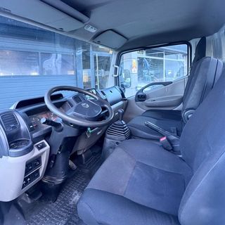 Nissan Cabstar NT400 2018 Volquete Doble Rueda