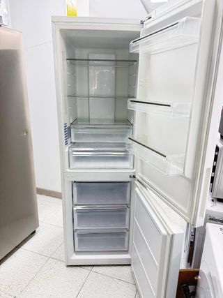 Nevera Haier 185x60cm No Frost