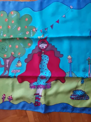 Pañuelo seda pintado a mano Little Red Riding Hood