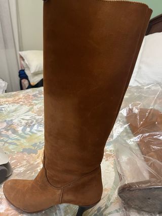 Botas de tacón marrón