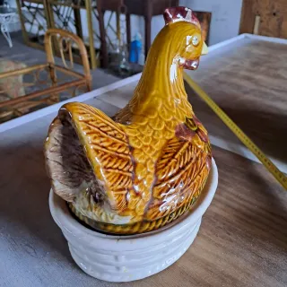 Huevera de porcelana gallina