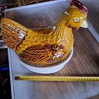 Huevera de porcelana gallina