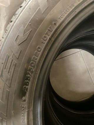 Neumático 265/50 R20 tengo 4