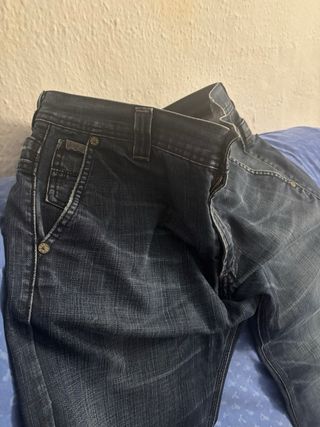 Pantalón vaquero Levi's Strauss etiqueta negra