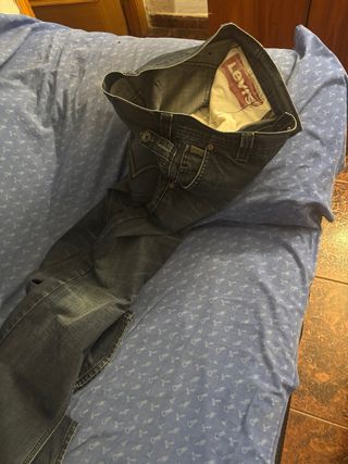 Pantalón vaquero Levi's Strauss etiqueta negra