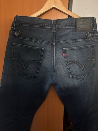 Pantalón vaquero Levi's Strauss etiqueta negra